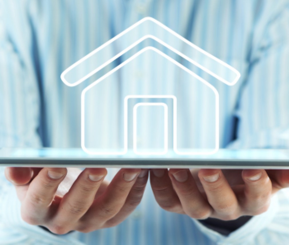 Hands holding tablet