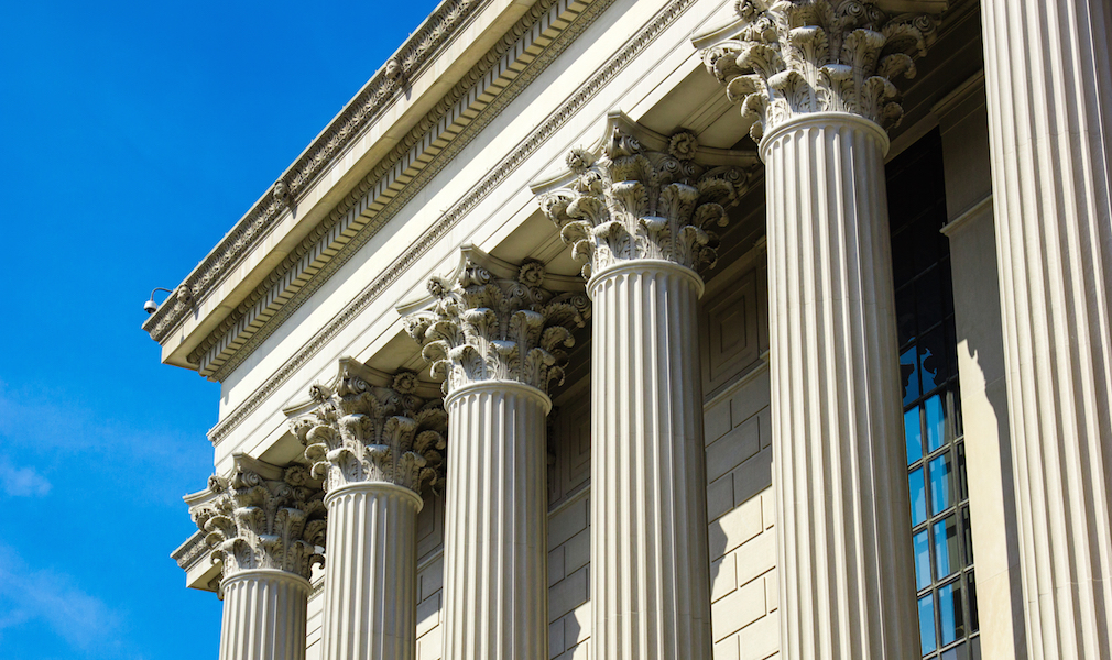 Government-building-court-pillars