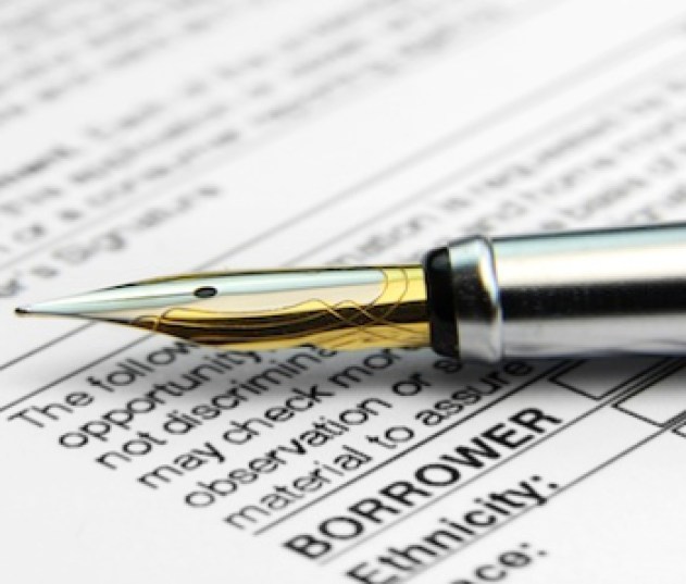 Pen-signing-mortgage-contract-paperwork