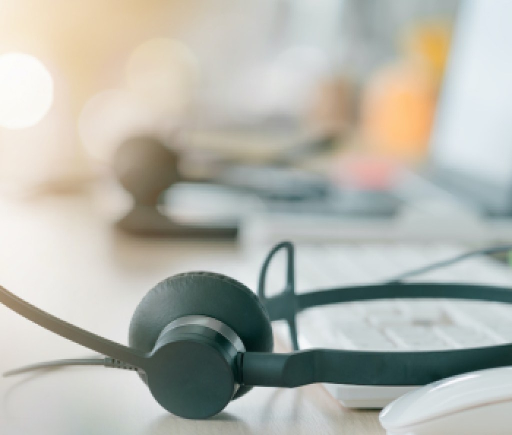 Professional Team Business Operator in Office. Service Business Corporate, Call Center Asian.  Help Center, Appealed to Consumers,  Support Identify Action Recovery Disaster. Online Digital marketing.