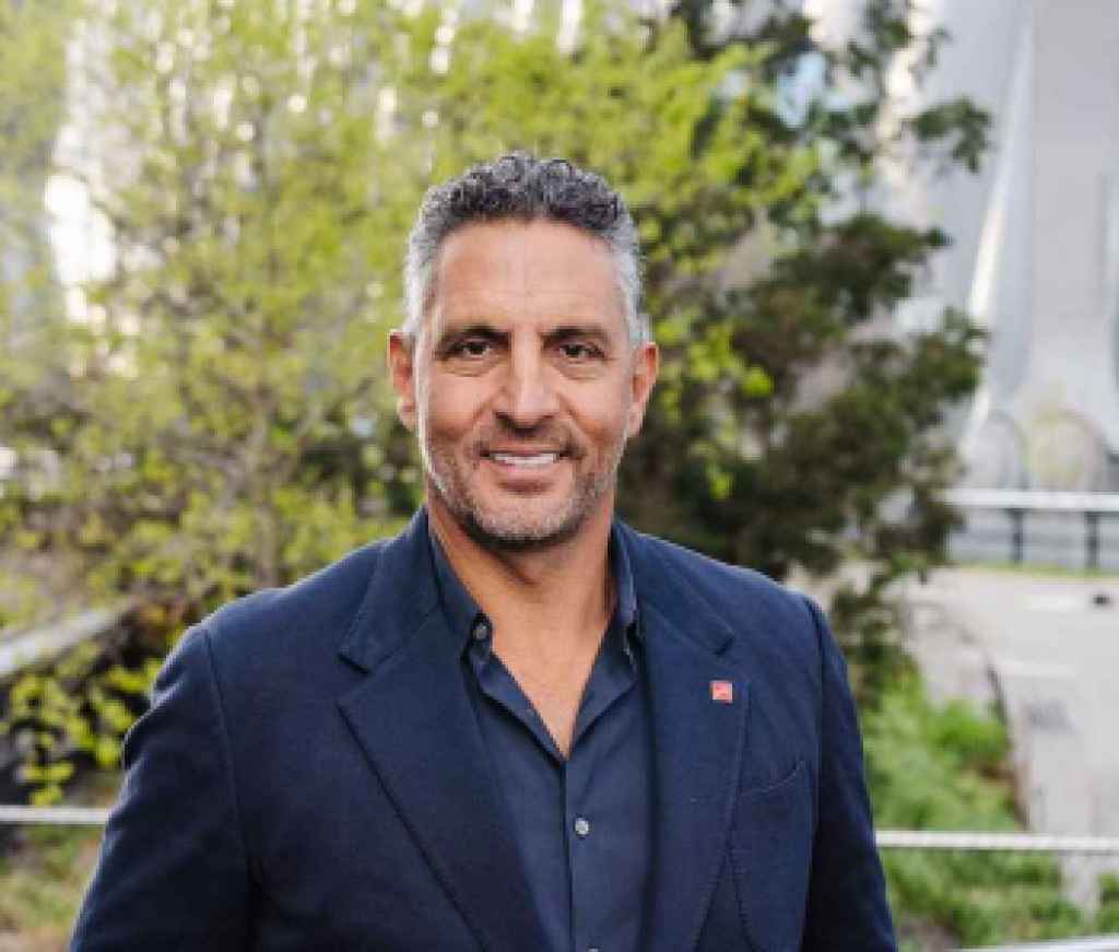 Mauricio Umansky Headshot (1) (1)