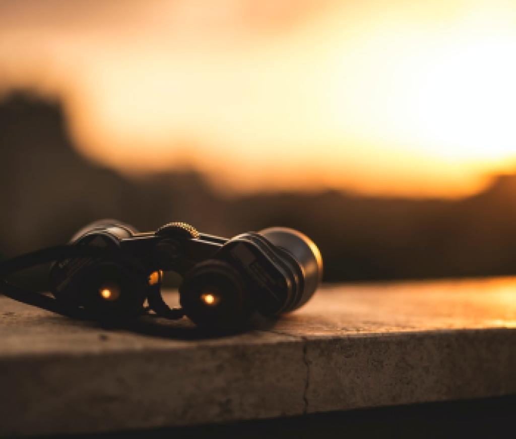 binoculars_unsplash