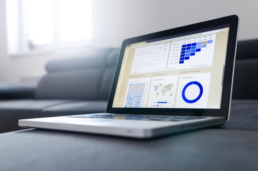 laptop_graph_unsplash