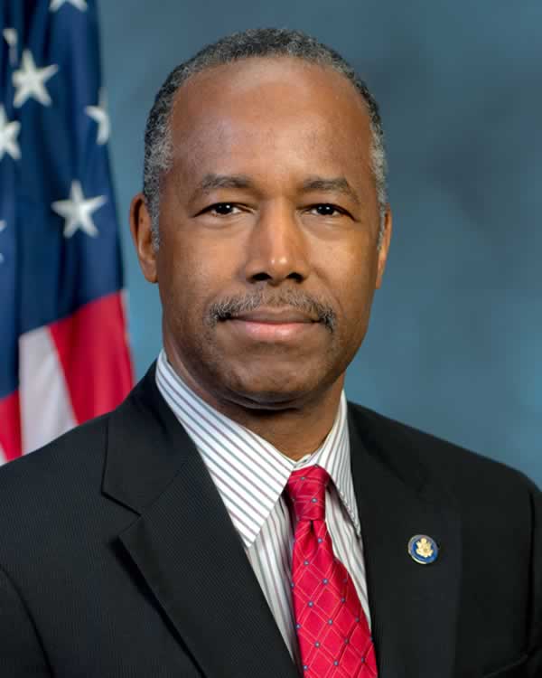 The official portrait of HUD Secretary Ben Carson, taken in 2017 during the first Trump administration.